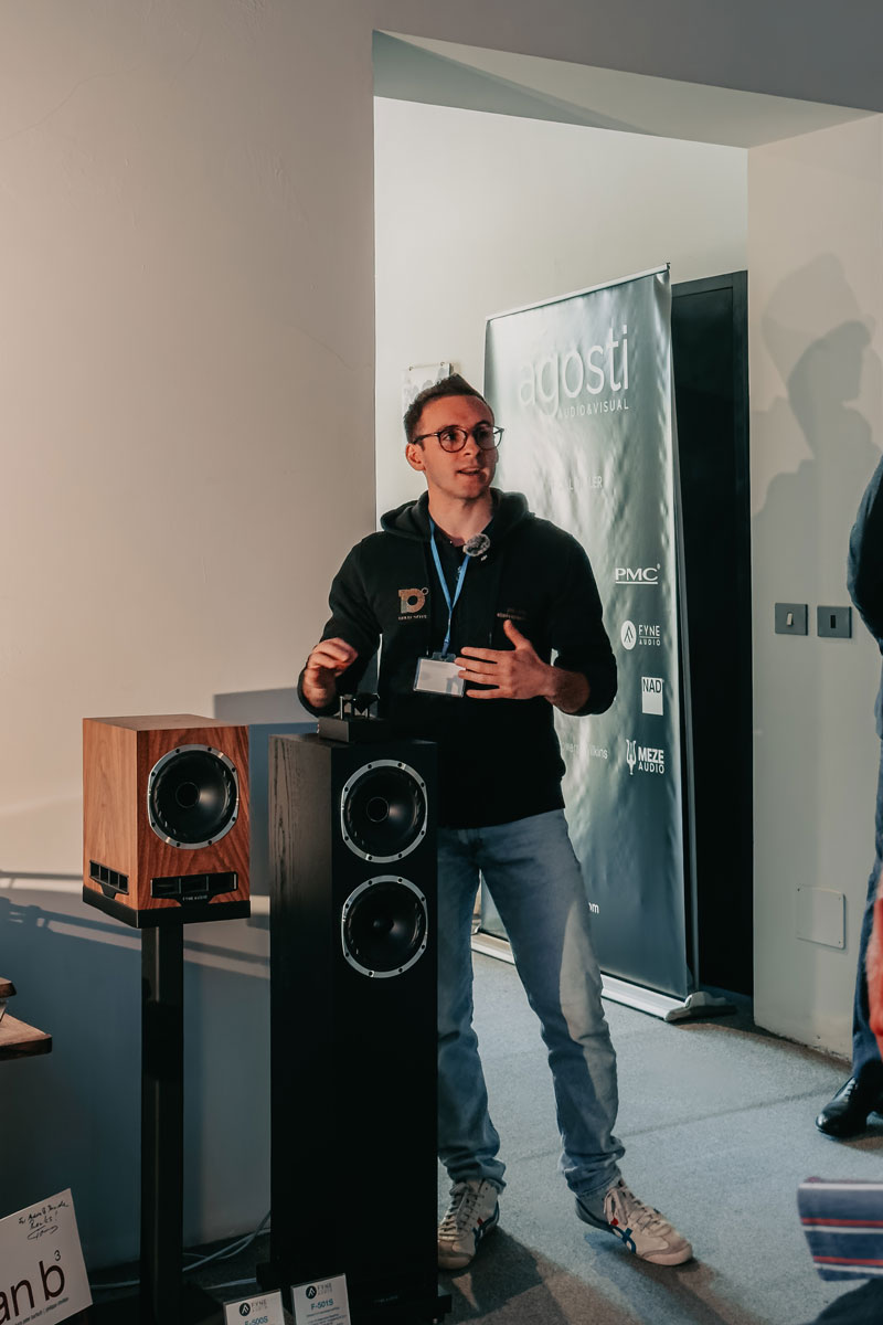 Speaker talking at Dealer Event in Italy with F500S STrax and F501E Speaker talking at Dealer Event in Italy with F500S STrax and F501E